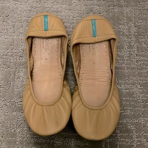 Like New Camel Tiek Flats - 8
